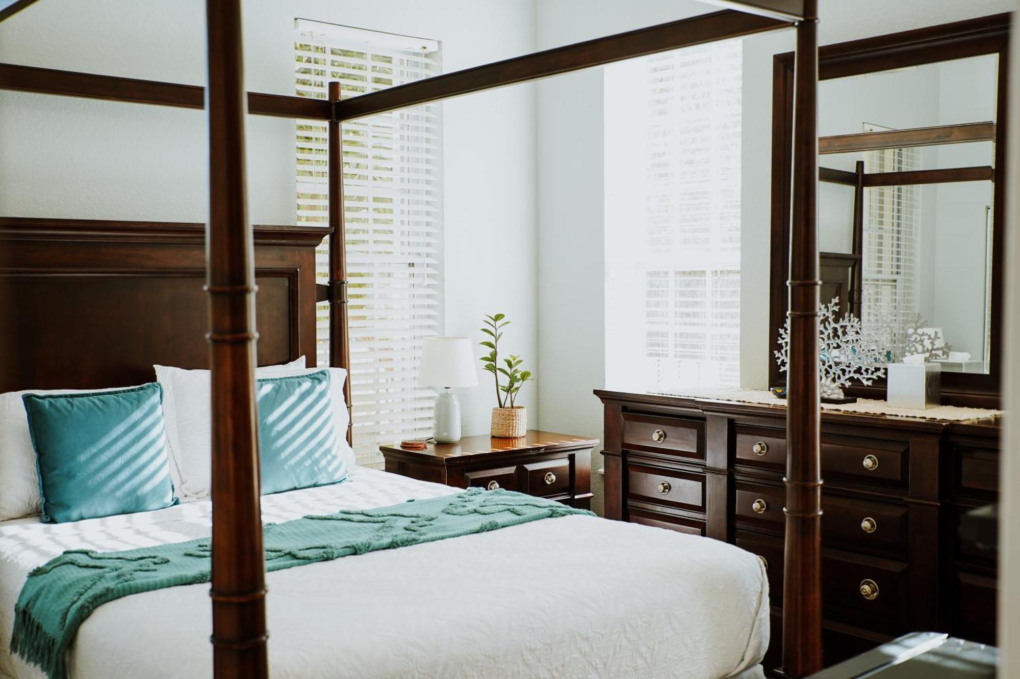 Shangri-La Boutique Bed & Breakfast West Bay Екстериор снимка