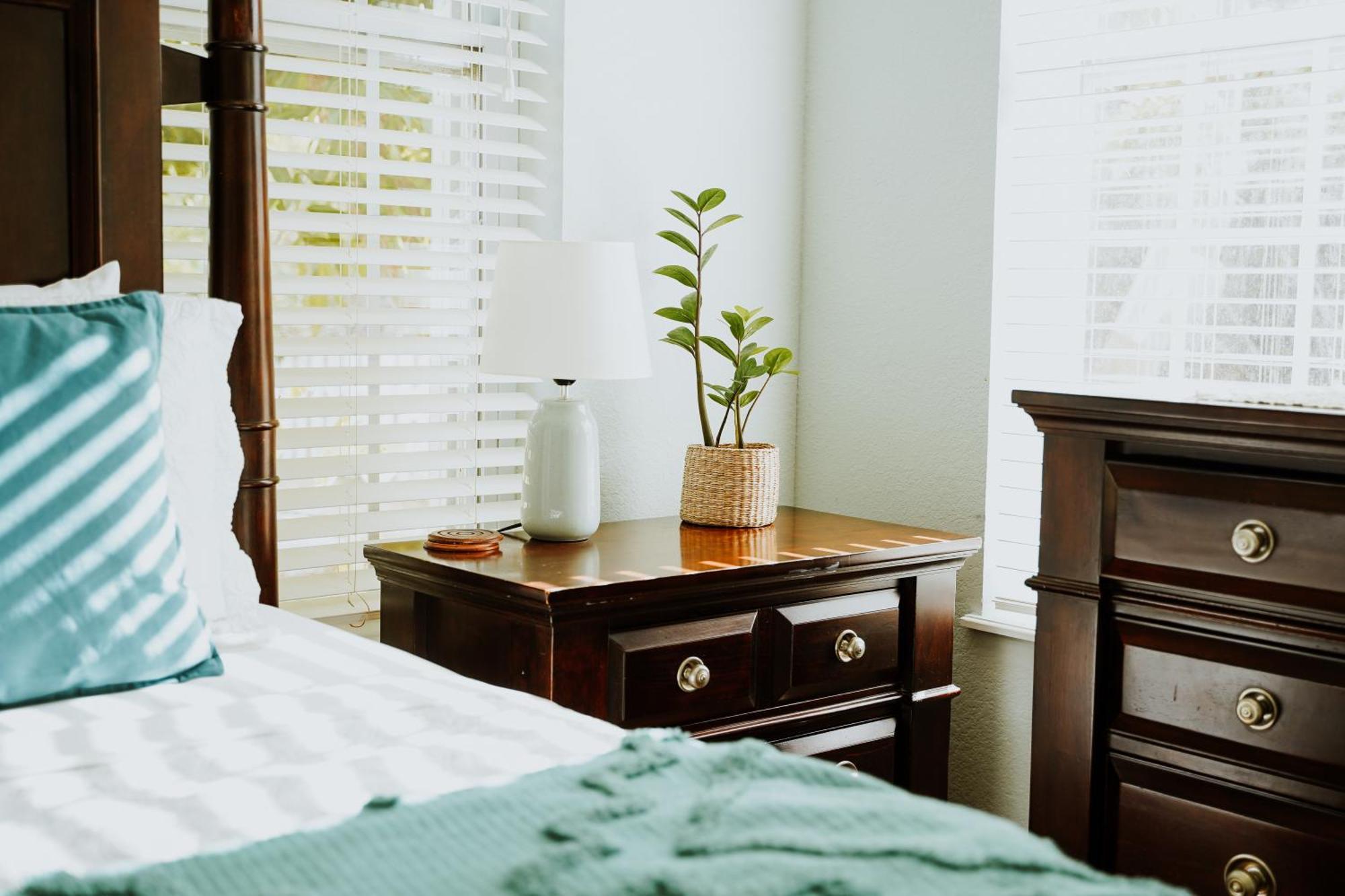 Shangri-La Boutique Bed & Breakfast West Bay Екстериор снимка
