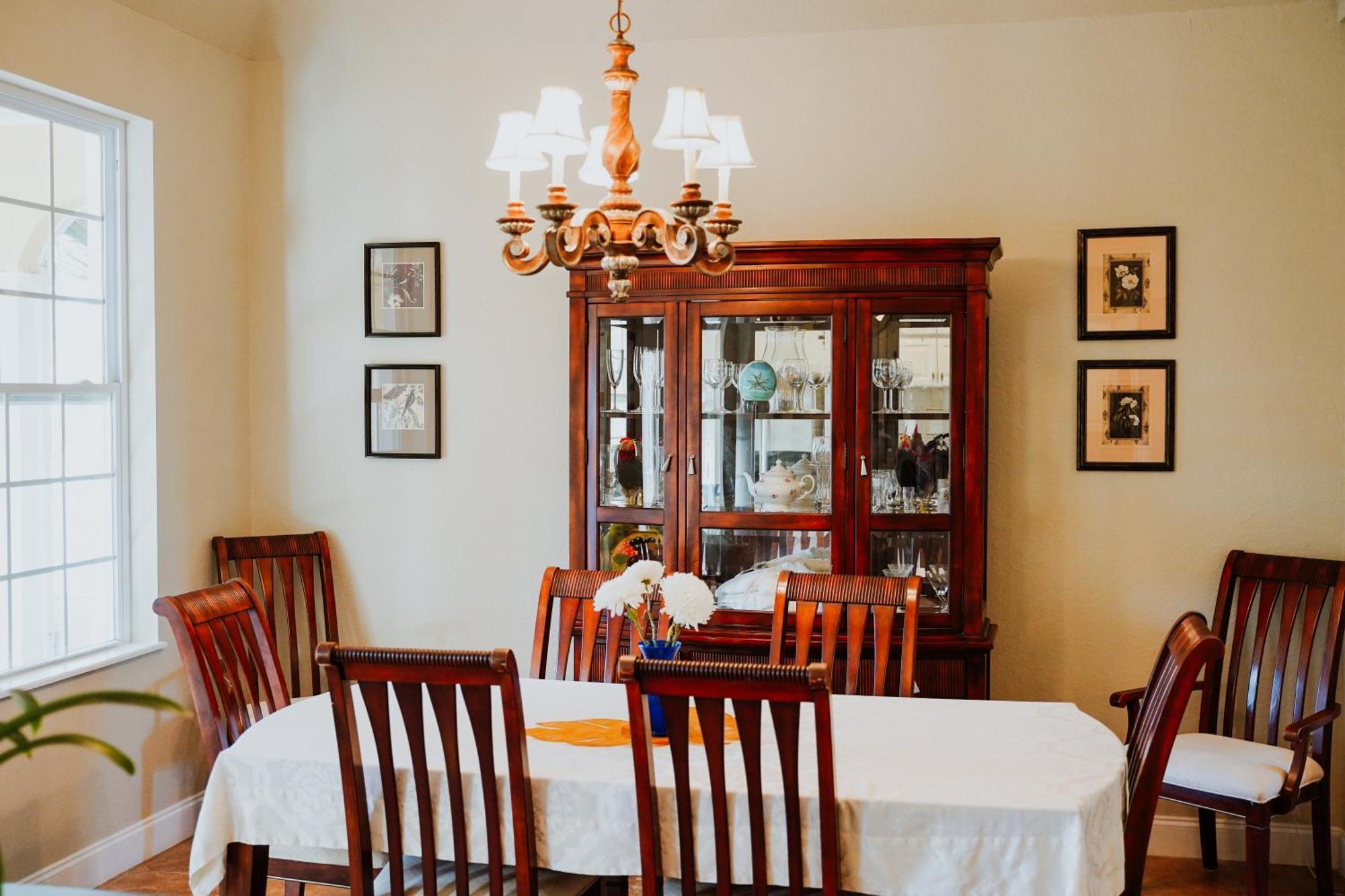 Shangri-La Boutique Bed & Breakfast West Bay Екстериор снимка