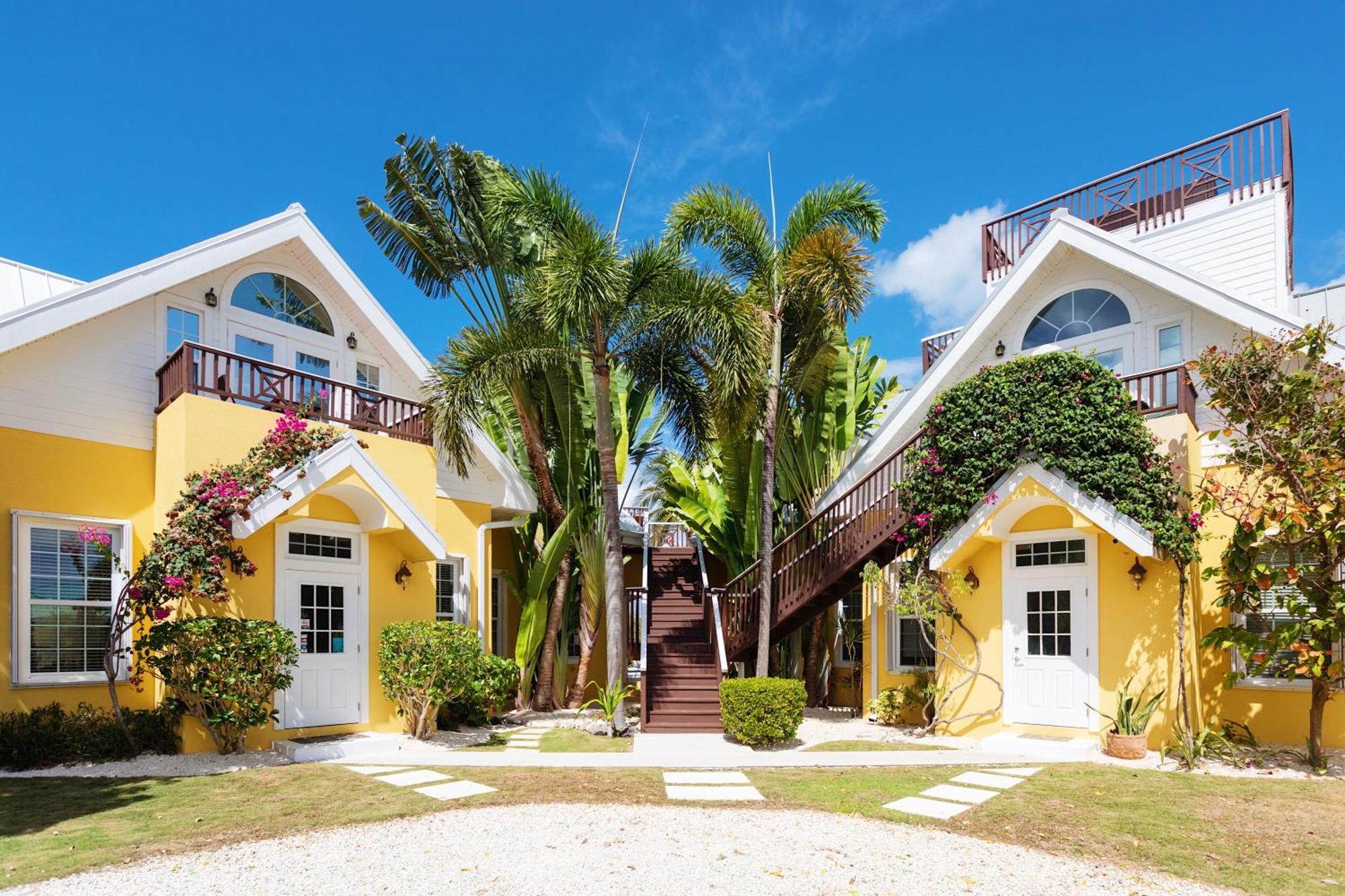 Shangri-La Boutique Bed & Breakfast West Bay Екстериор снимка