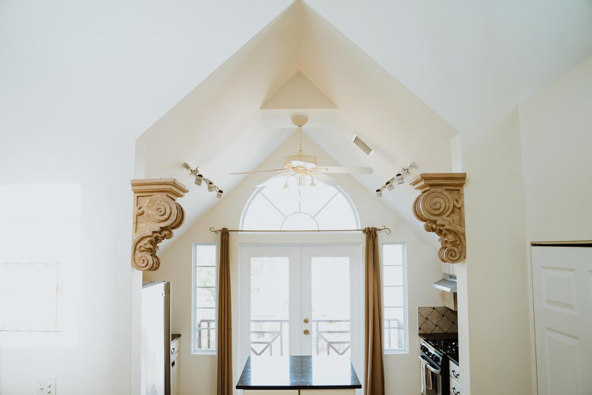 Shangri-La Boutique Bed & Breakfast West Bay Стая снимка