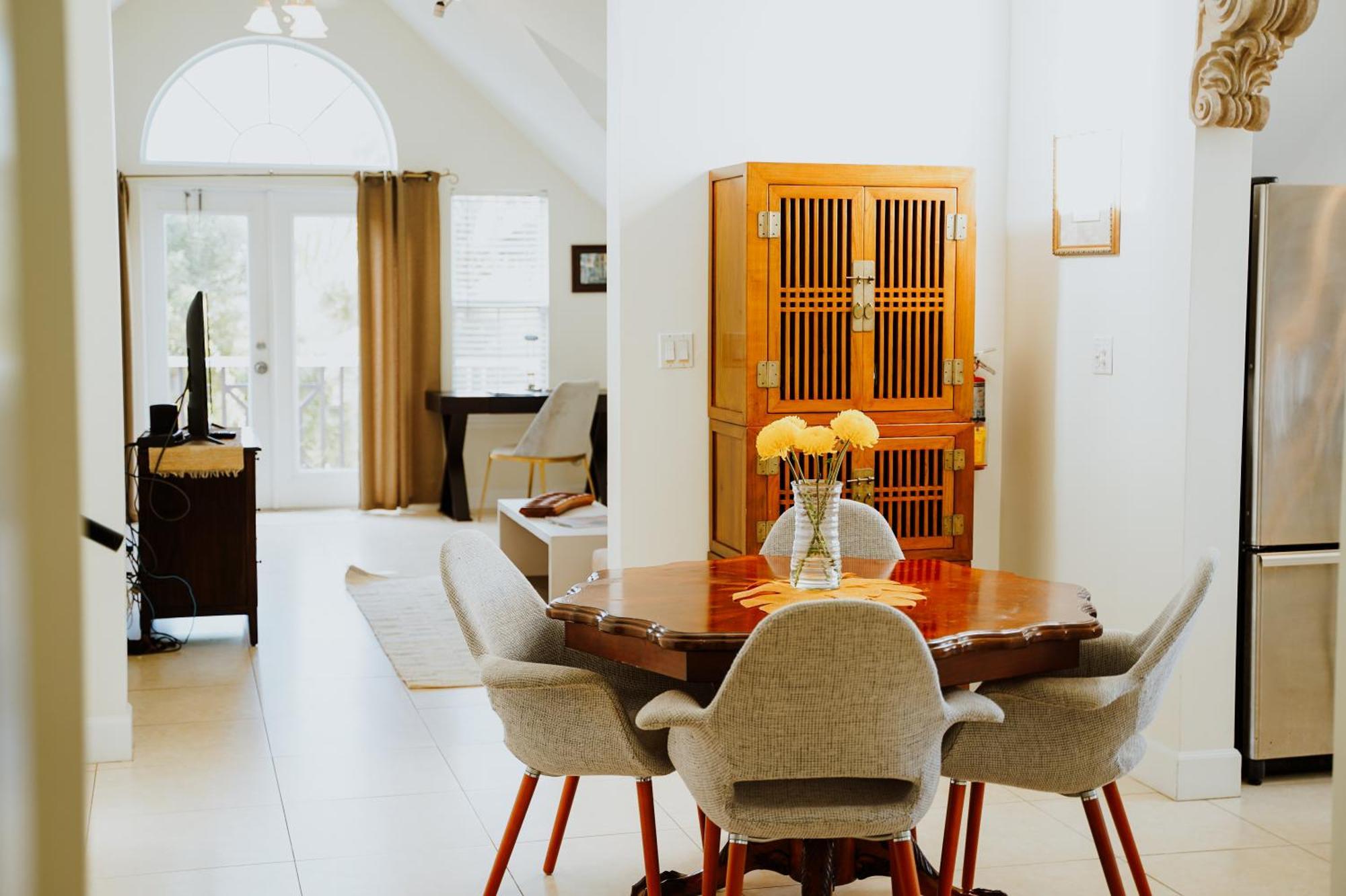 Shangri-La Boutique Bed & Breakfast West Bay Стая снимка