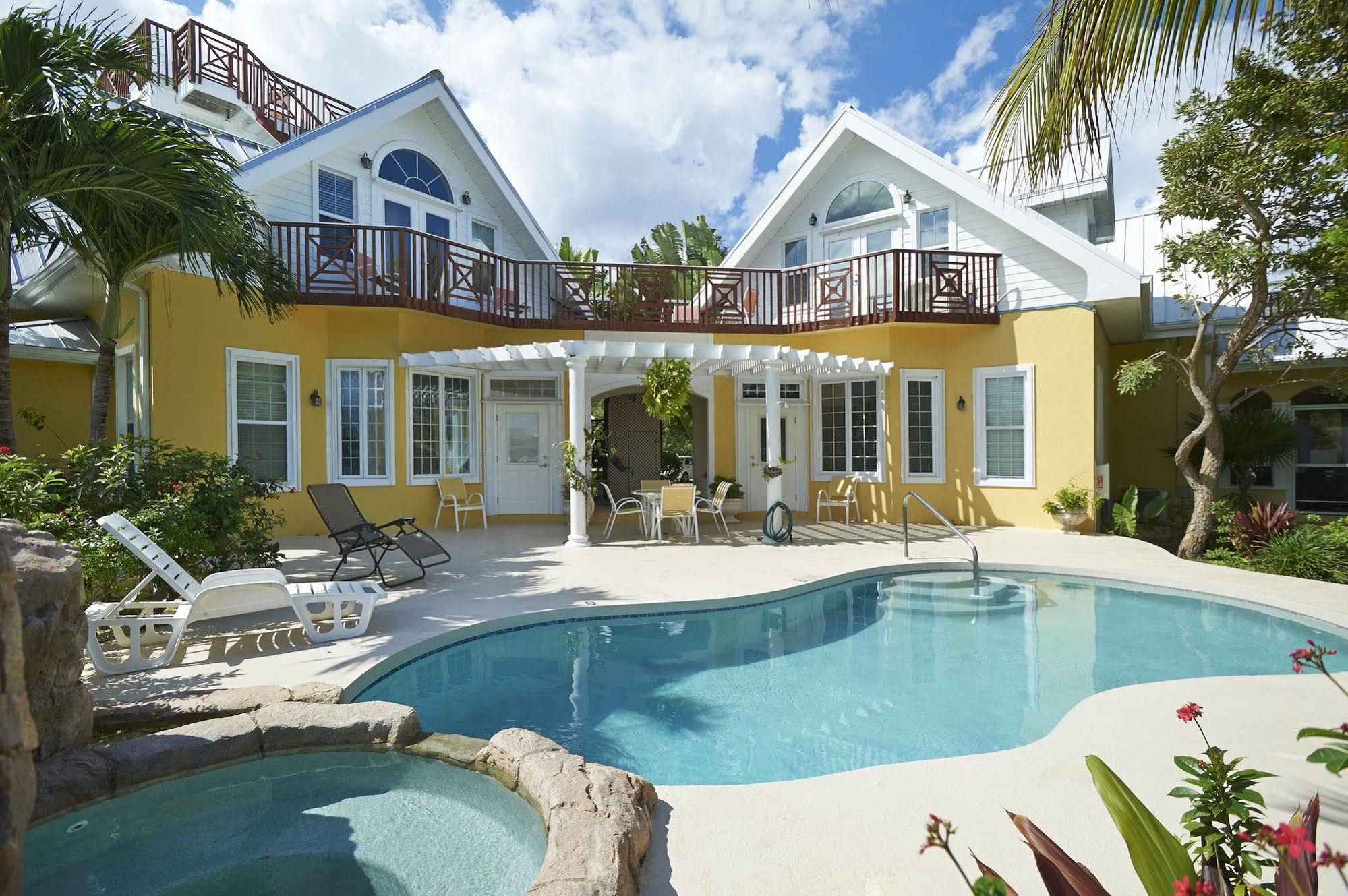 Shangri-La Boutique Bed & Breakfast West Bay Екстериор снимка